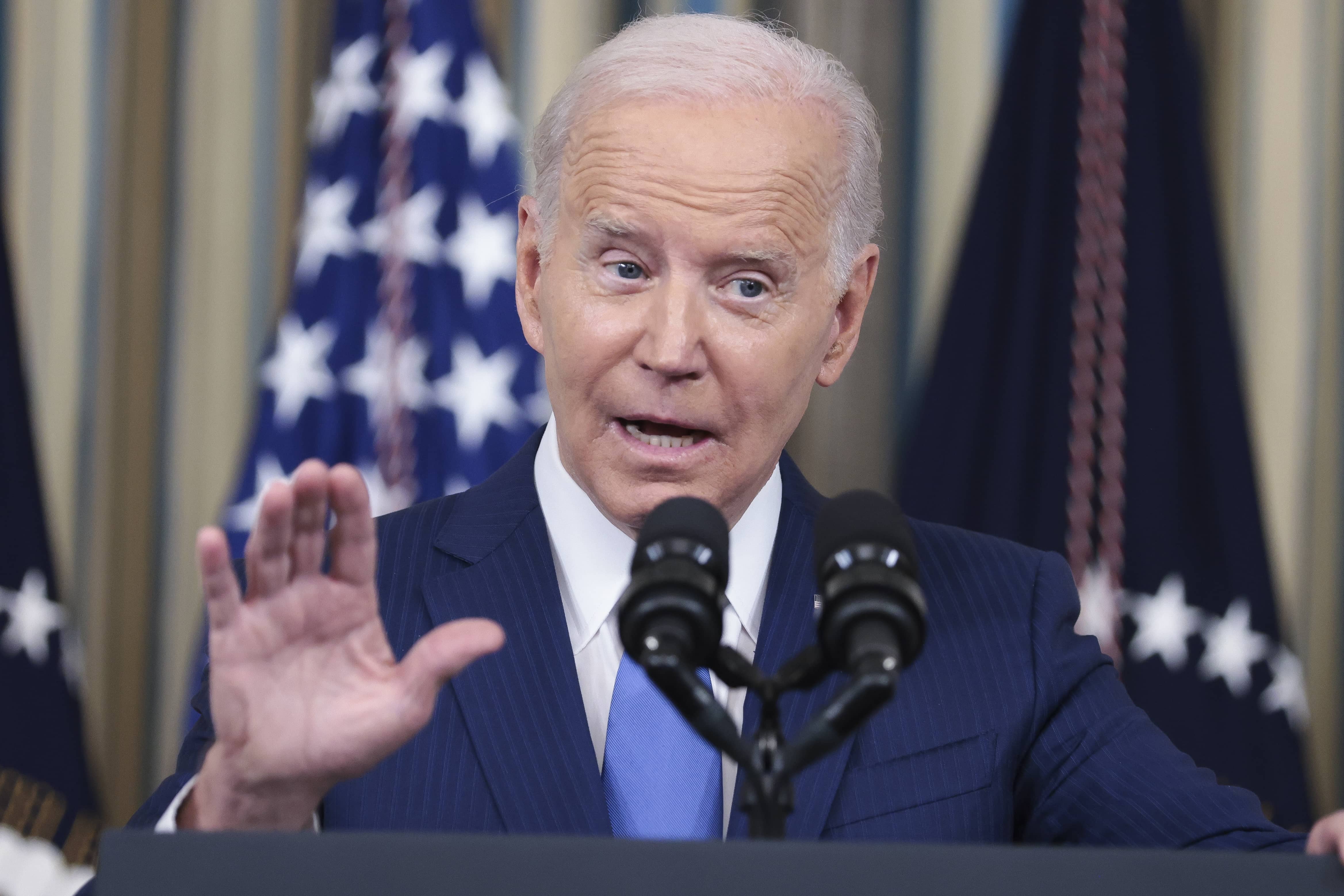 A Judge blocks President Biden's Plan to Forgive Billions in Student Debt |  77 WABC