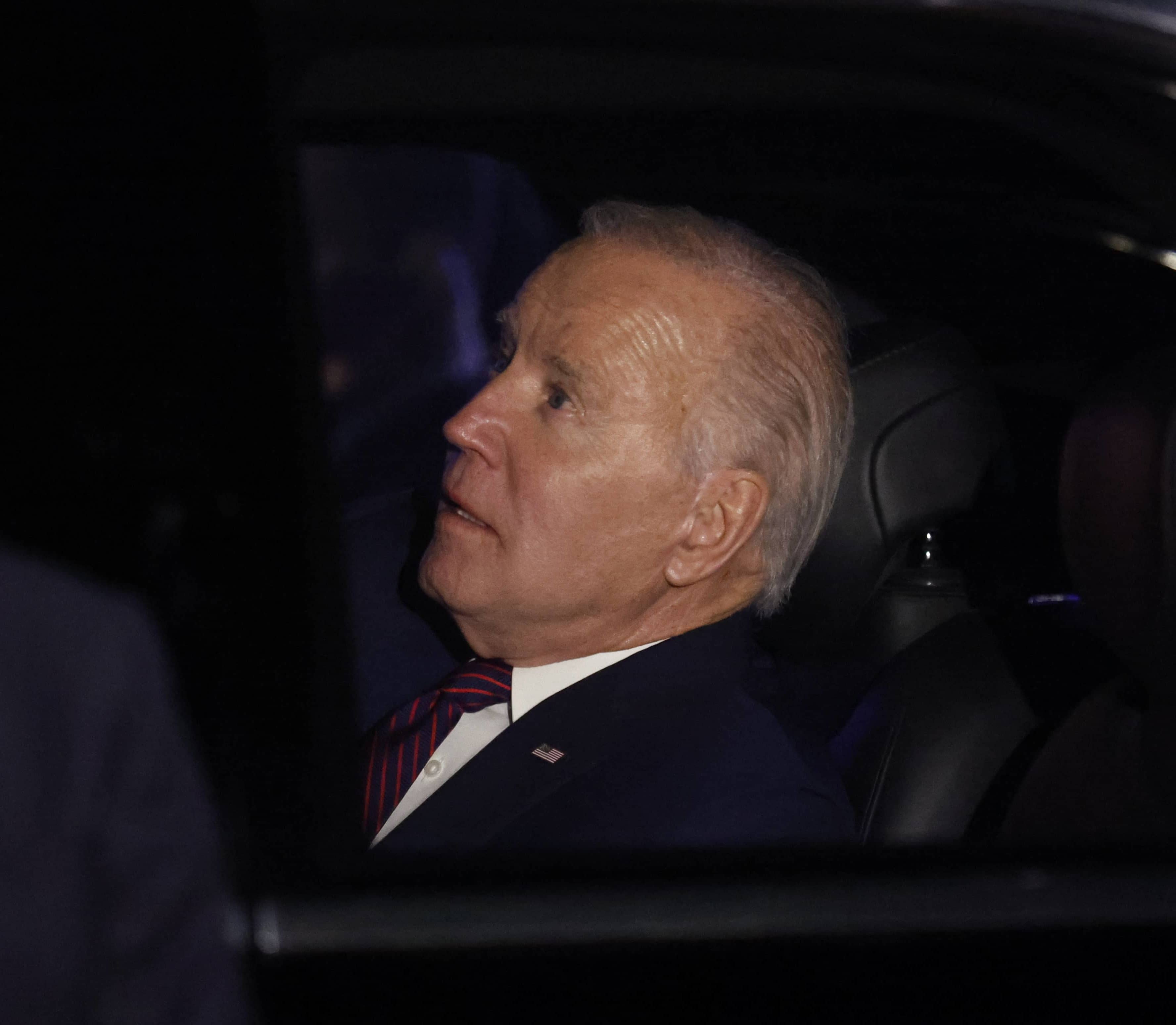 dc-us-president-joe-biden-and-french-president-emmanuel-macron-have-dinner-at-restaurant-fiola-mare-3