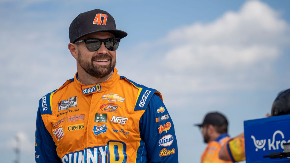 Ricky Stenhouse Jr. wins Daytona 500 in double-overtime