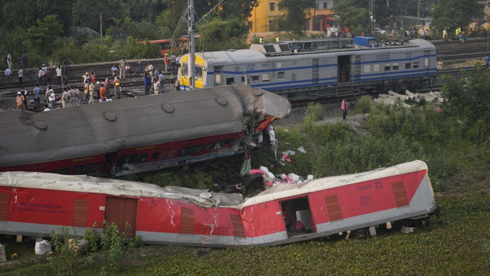 india-train-derailment-2