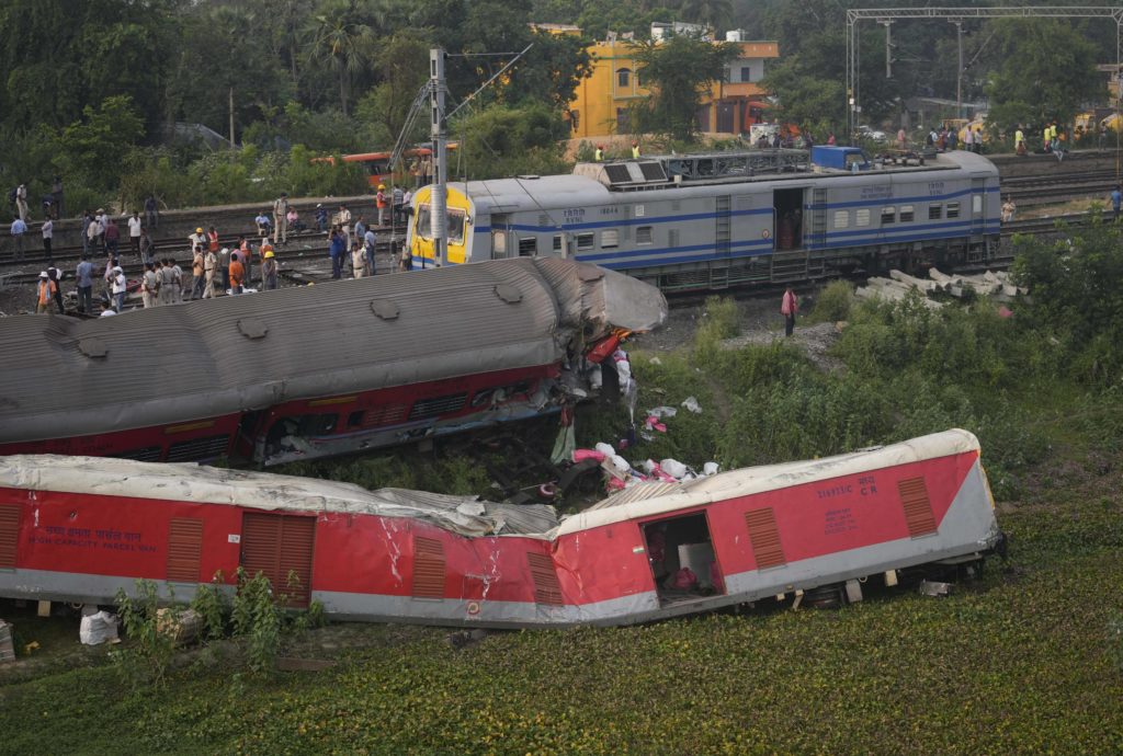 india-train-derailment-2