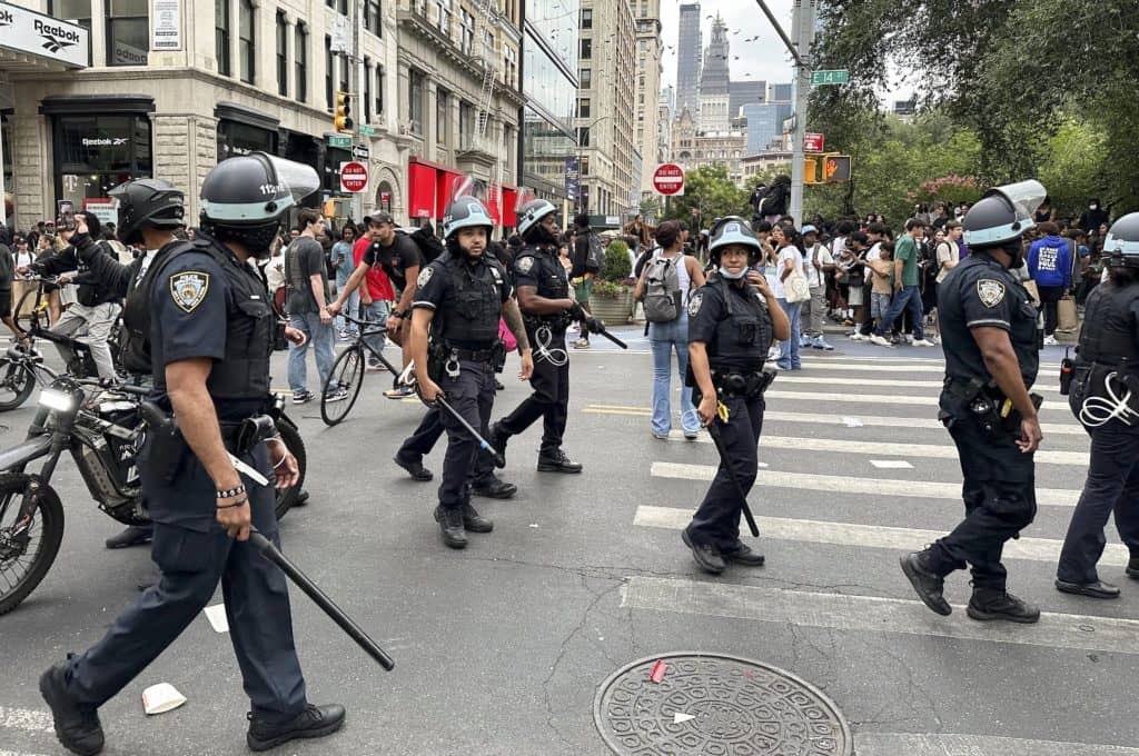 union-square-crowd