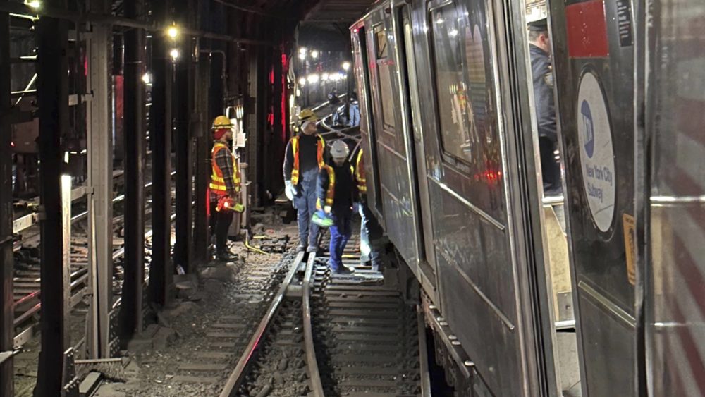 new-york-subway-derailment-2