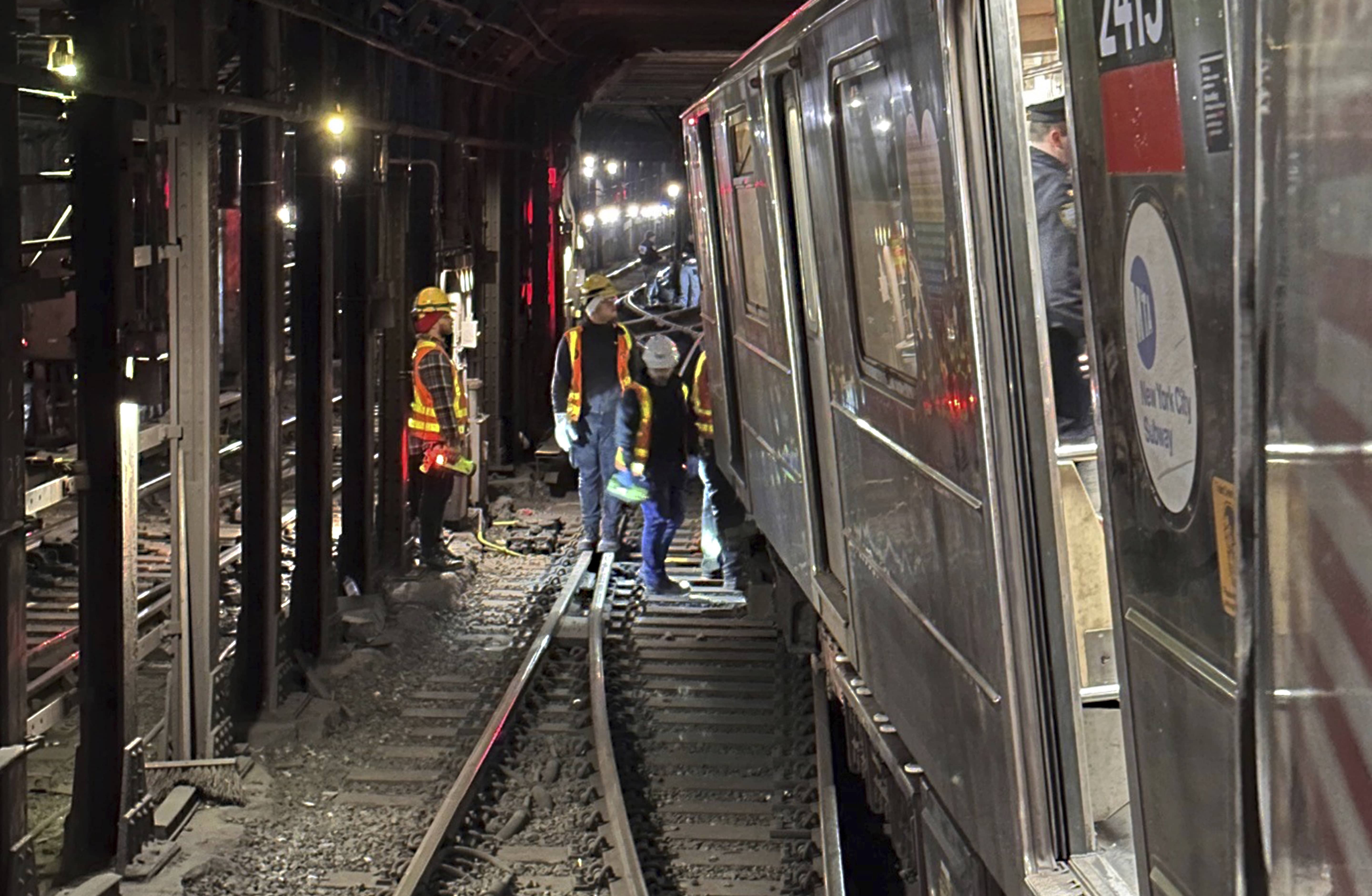 new-york-subway-derailment-2