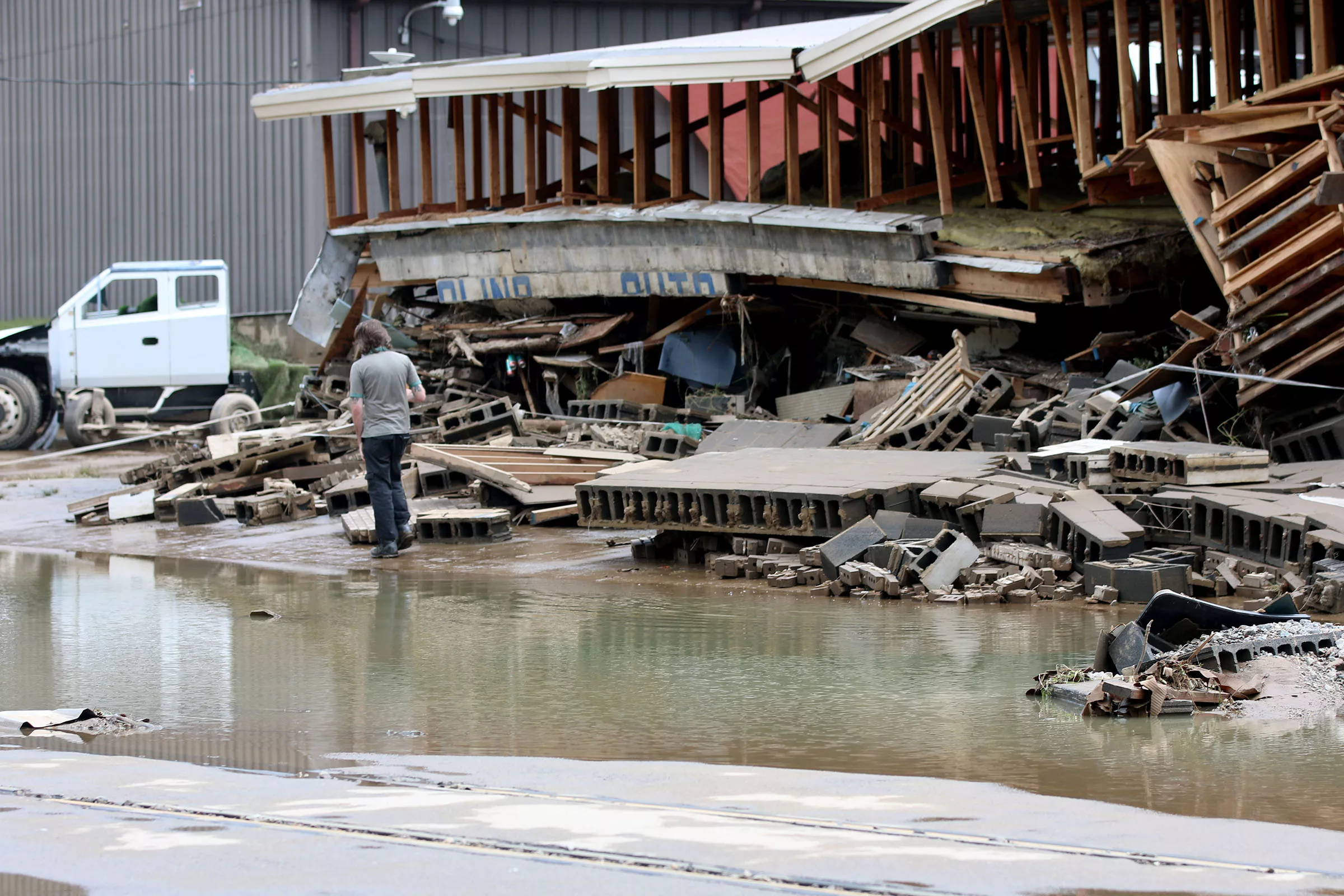 news-flooding-aftermath-in-asheville-nc