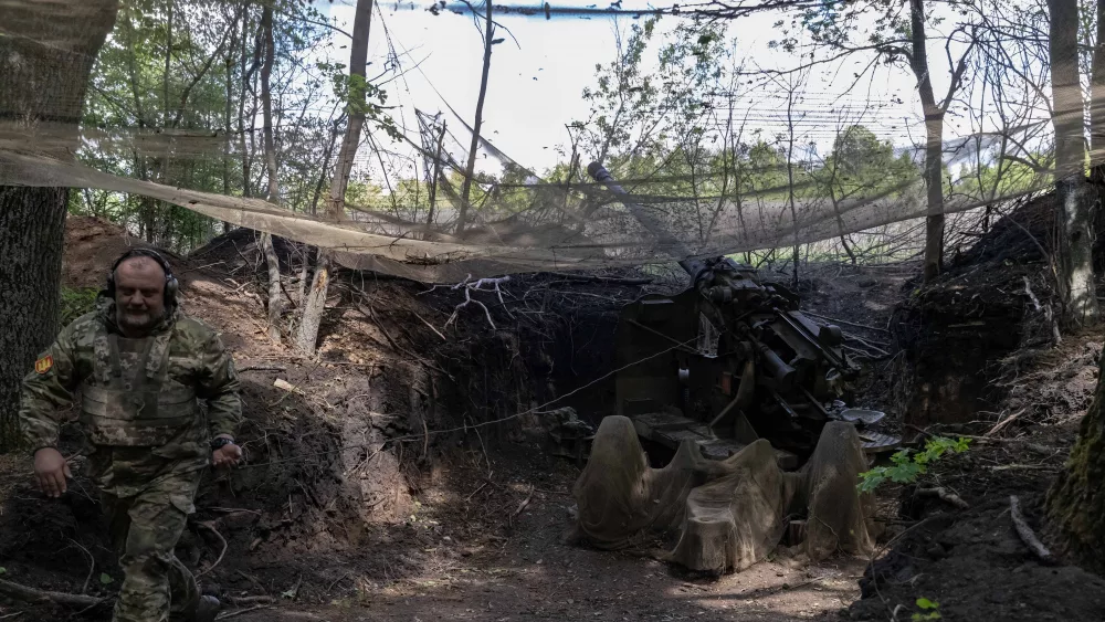 ukrainian-servicemen-fire-ks-19-near-kharkiv