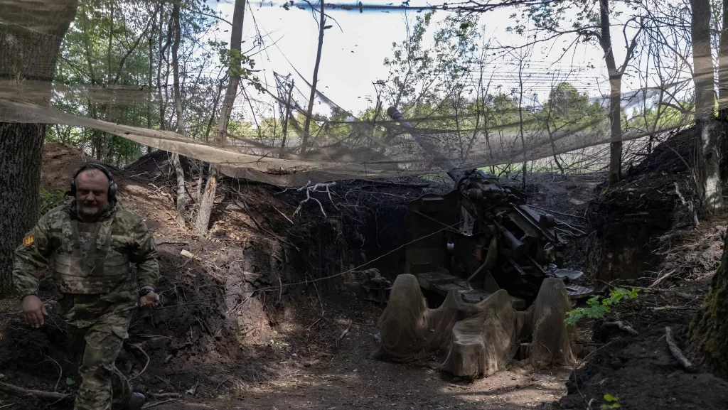 ukrainian-servicemen-fire-ks-19-near-kharkiv