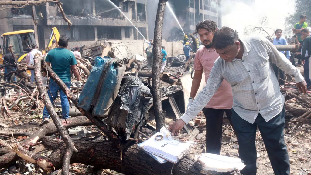 spotnewsindia-gujarat-ahmedabad-plane-crash