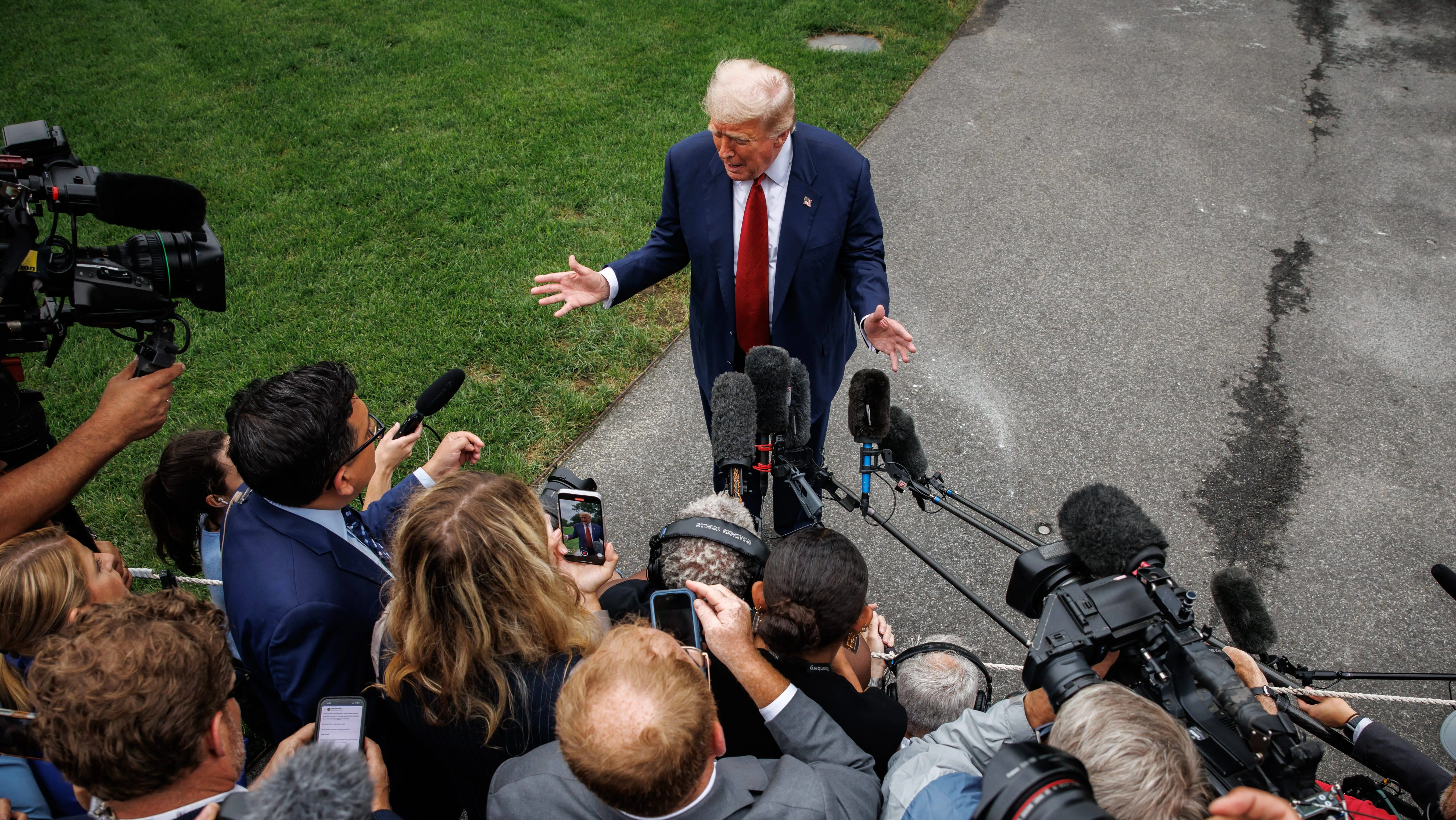 dc-u-s-president-trump-departs-the-white-house-2