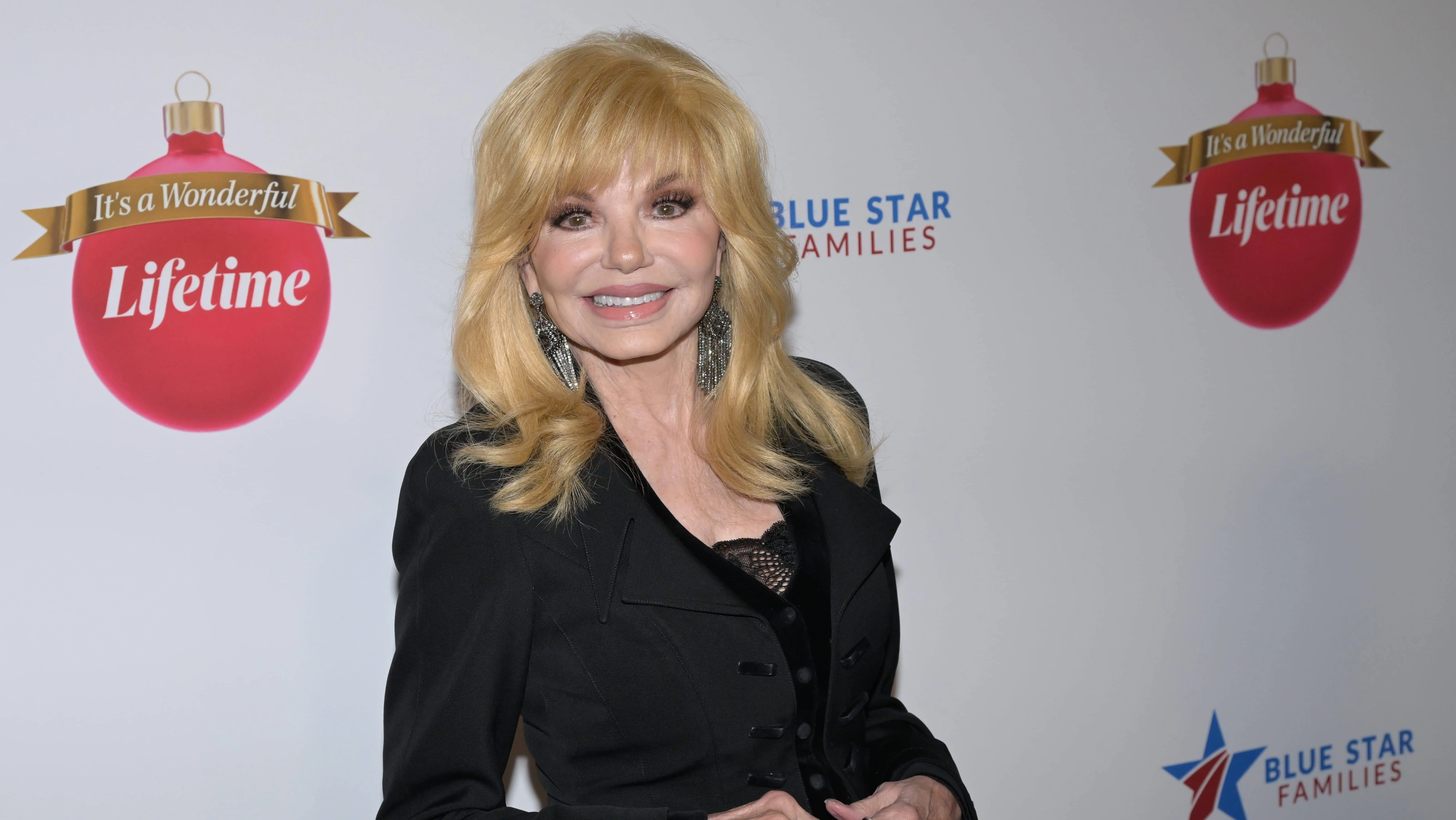 gift-of-a-lifetime-blue-star-families-charity-event