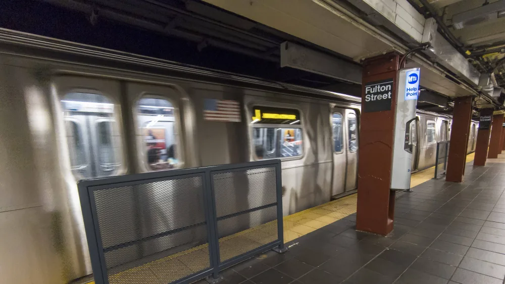 ny-protective-edge-barriers-in-the-subway-in-new-york