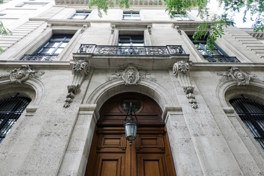 a-view-of-a-building-where-jeffrey-epstein-used-to-live-in-manhattan-on-the-upper-east-side-in-new-york-city