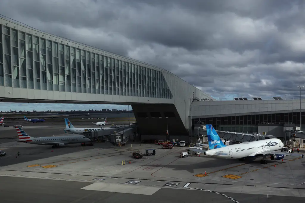 laguardia-airport-amid-u-s-government-shutdown-in-new-york-city