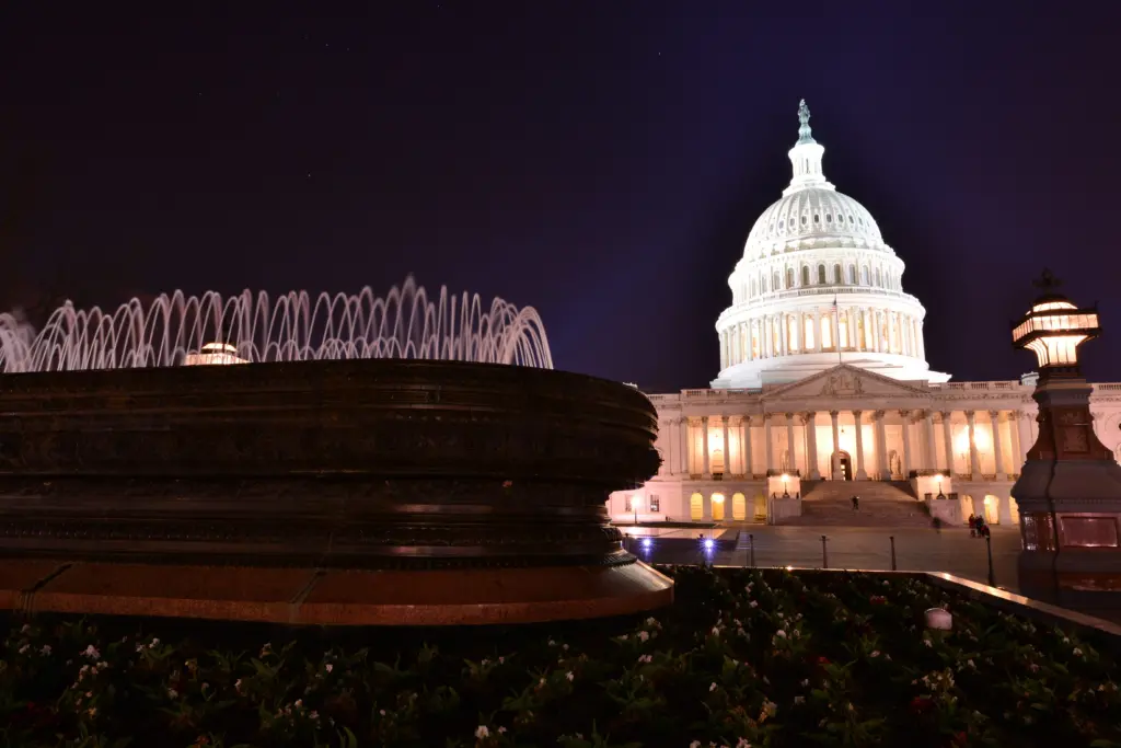 us-capitol-building-washington-dc-united-states-2025-10-17-00-06-47-utc