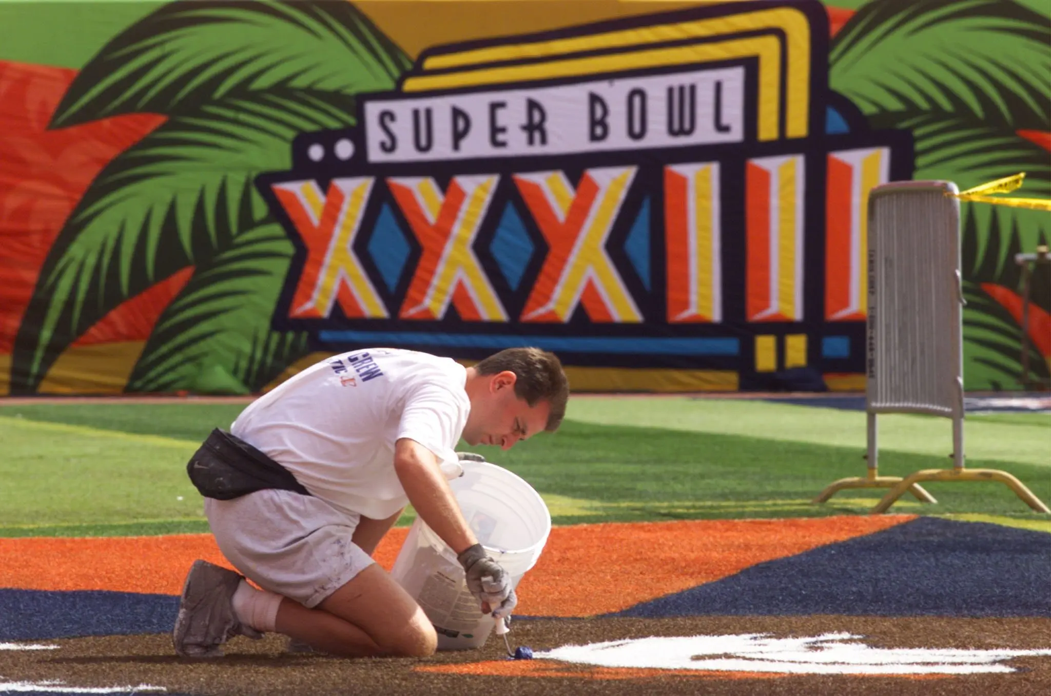 field-painted-on-eve-of-super-bowl-xxxiii