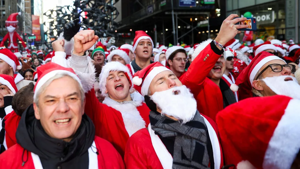 revellers-take-part-in-santacon-in-new-york-city
