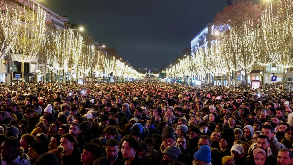 new-year-celebrations-on-the-champs-elysees-in-paris