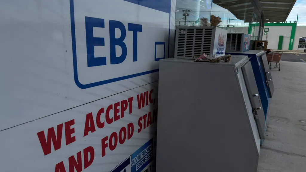 u-s-president-trump-administration-to-use-emergency-funds-to-pay-partial-food-aid-benefits