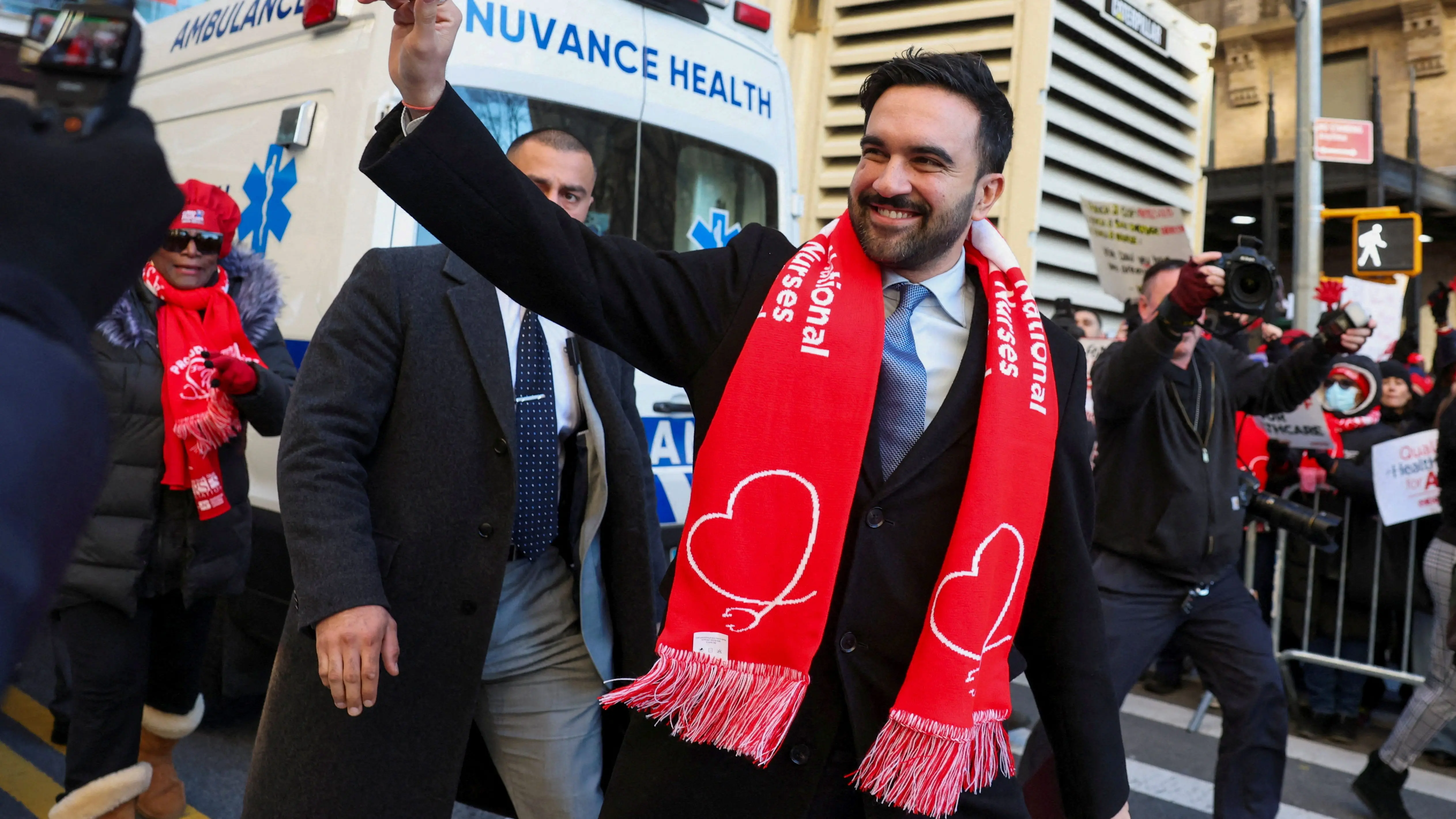 new-york-state-nurses-association-union-members-strike