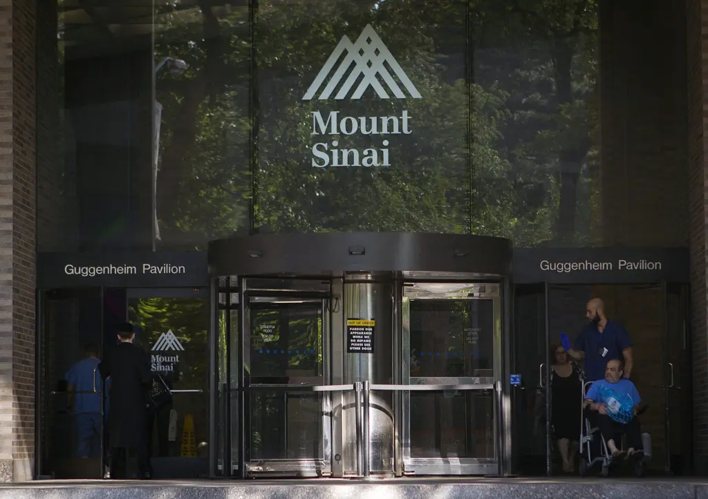 people-enter-and-exit-mount-sinai-hospital-in-the-manhattan-borough-of-new-york