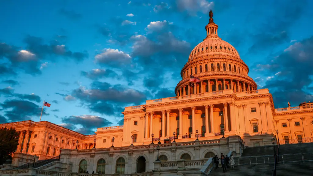 the-setting-sun-illuminates-the-u-s-capitol-building-in-washington