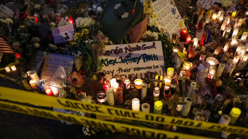 makeshift-memorial-at-the-site-where-alex-pretti-was-fatally-shot-by-federal-immigration-agents-in-minneapolis