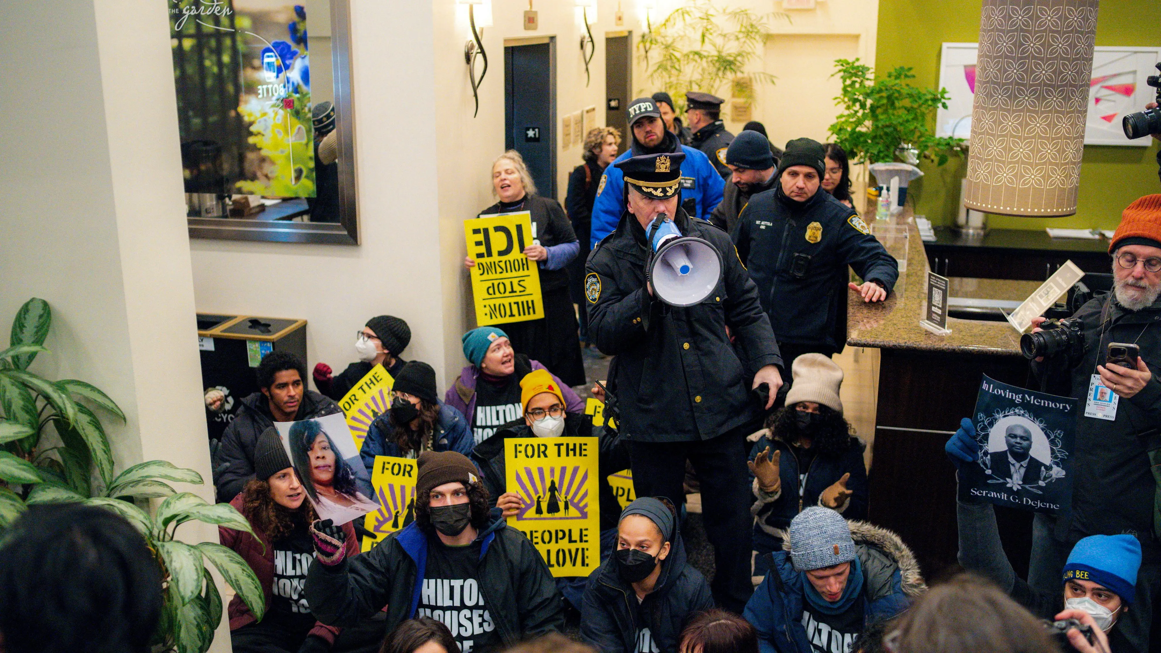 people-hold-vigil-and-protest-for-alex-pretti-in-new-york