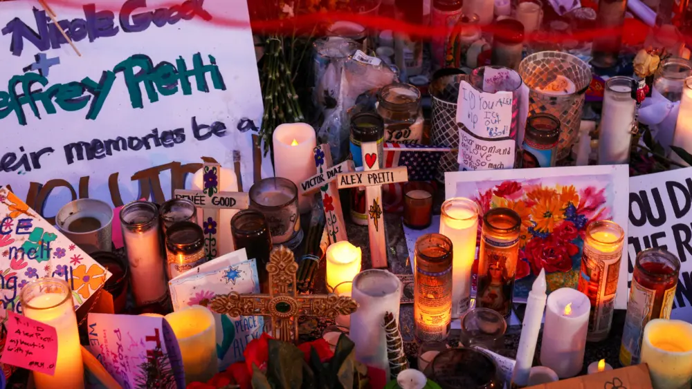 makeshift-memorial-at-the-site-where-alex-pretti-was-fatally-shot-by-federal-immigration-agents-in-minneapolis-2
