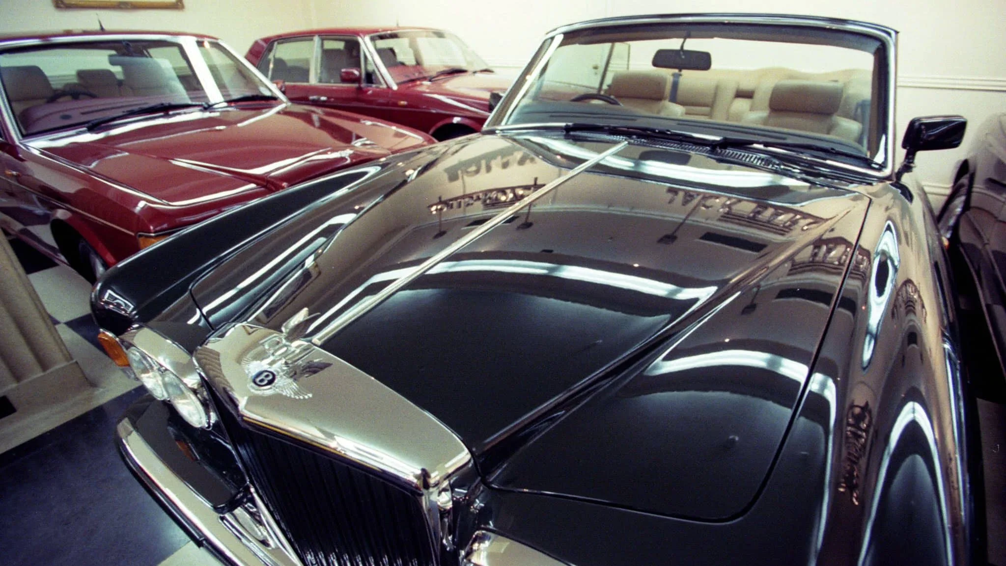 bentley-limosines-adorn-mayfair-showroom