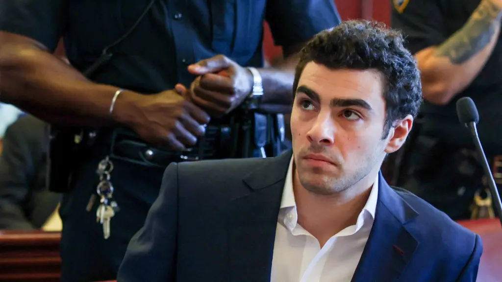 luigi-mangione-appears-at-the-manhattan-supreme-court-2