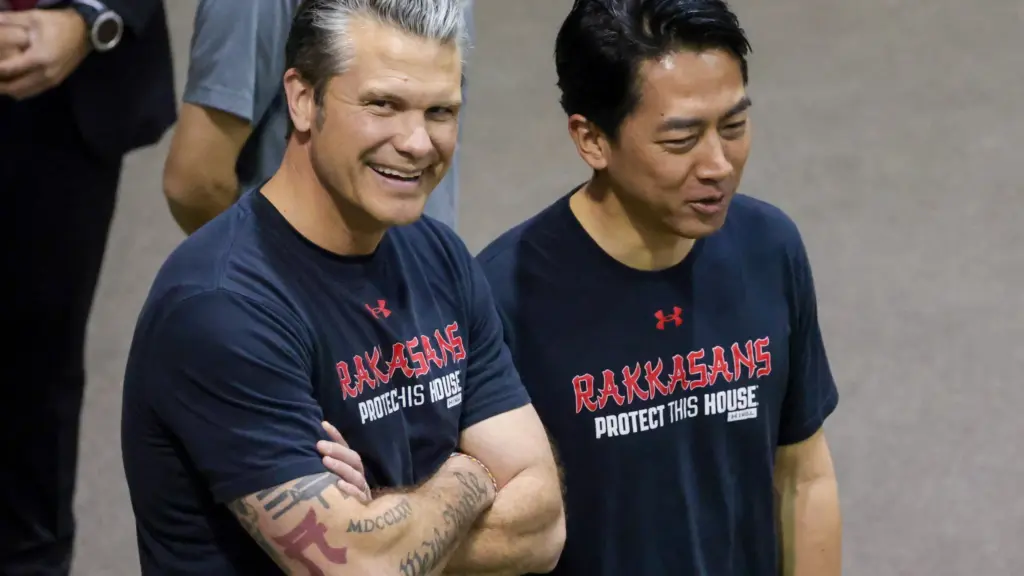 u-s-secretary-of-defense-hegseth-and-his-japanese-counterpart-koizumi-train-alongside-u-s-soldiers-in-arlington