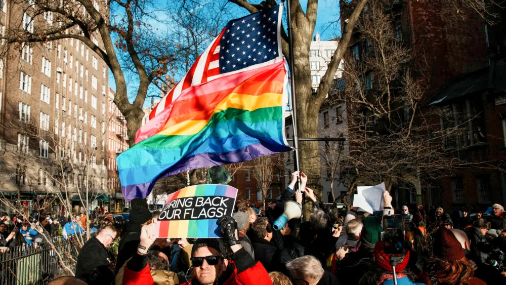 people-gather-at-the-stonewall-national-monument-after-authorities-removed-the-pride-flag-in-new-york-3