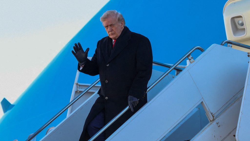 Trump Signs 10% Global Tariff