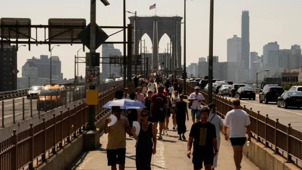 Trashy Scene at Brooklyn Bridge