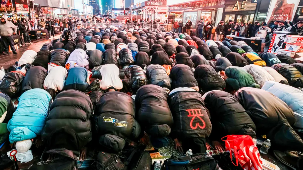 taraweeh-at-times-square-in-new-york