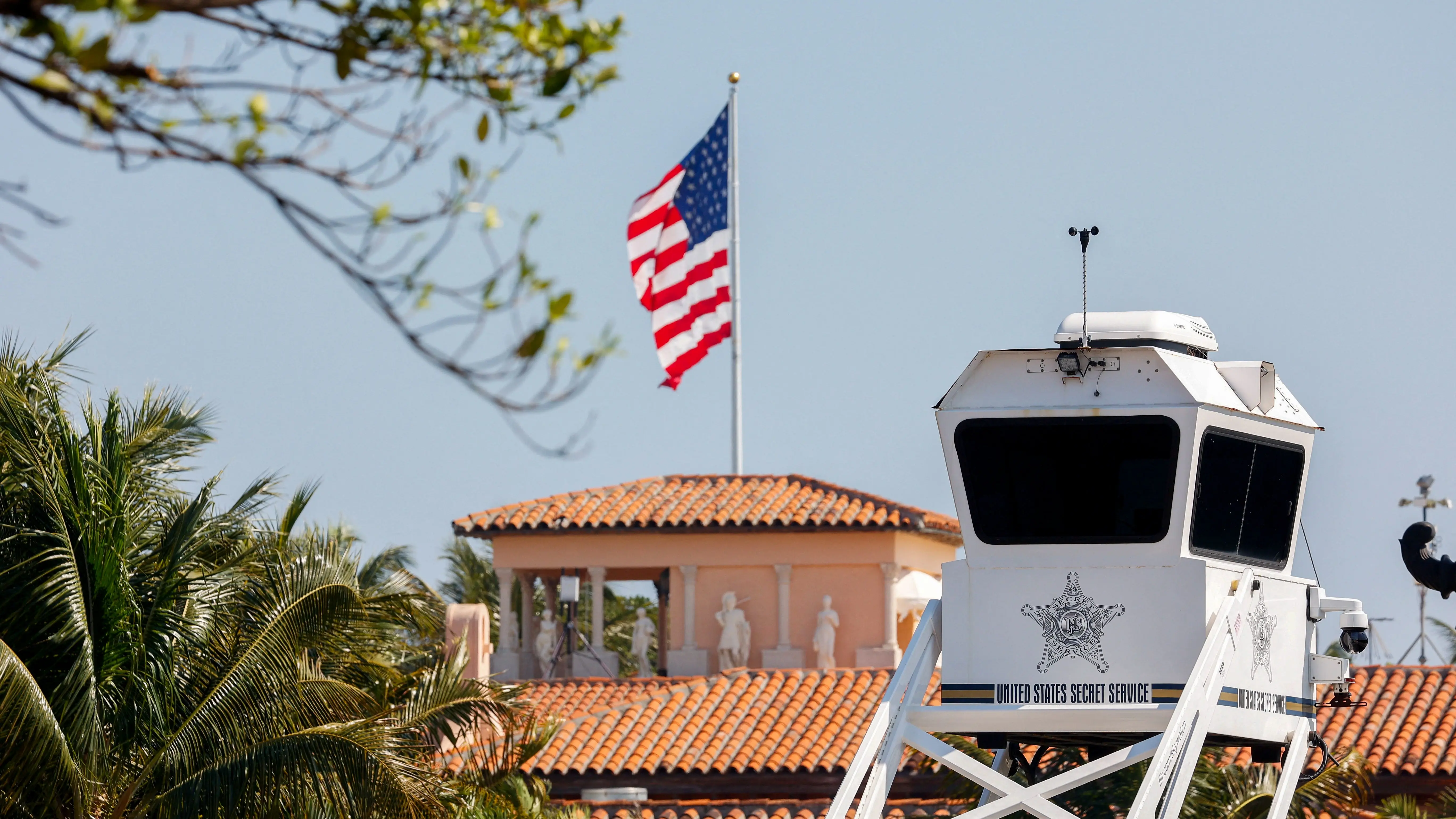 u-s-secret-service-agents-and-local-police-killed-a-man-who-breached-a-secure-perimeter-at-president-donald-trumps-mar-a-lago-resort