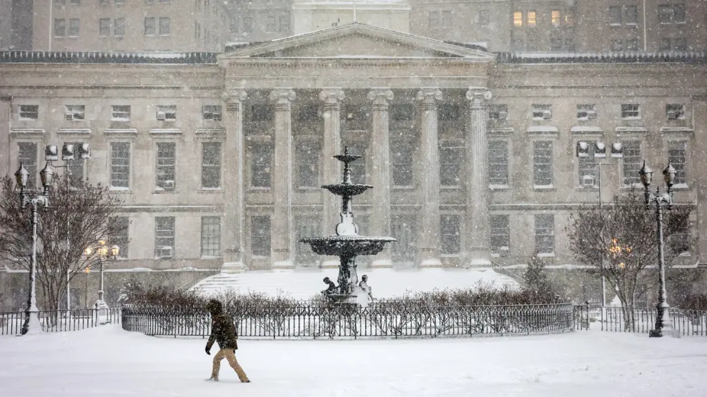 powerful-winter-storm-hits-in-new-york