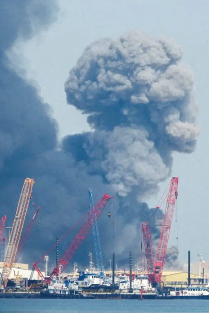 smoke-rises-in-the-sky-after-blasts-were-heard-in-bahrain