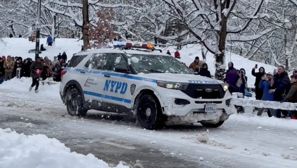 people-throw-snowballs-at-an-nypd-vehicle-in-central-park-in-new-york