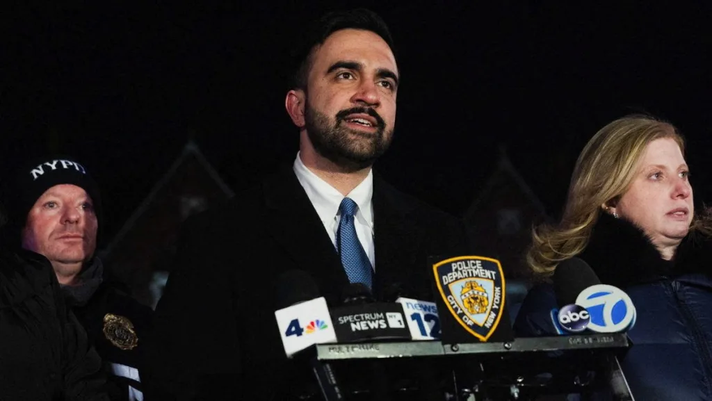 car-slams-into-entrance-of-new-york-city-synagogue-5