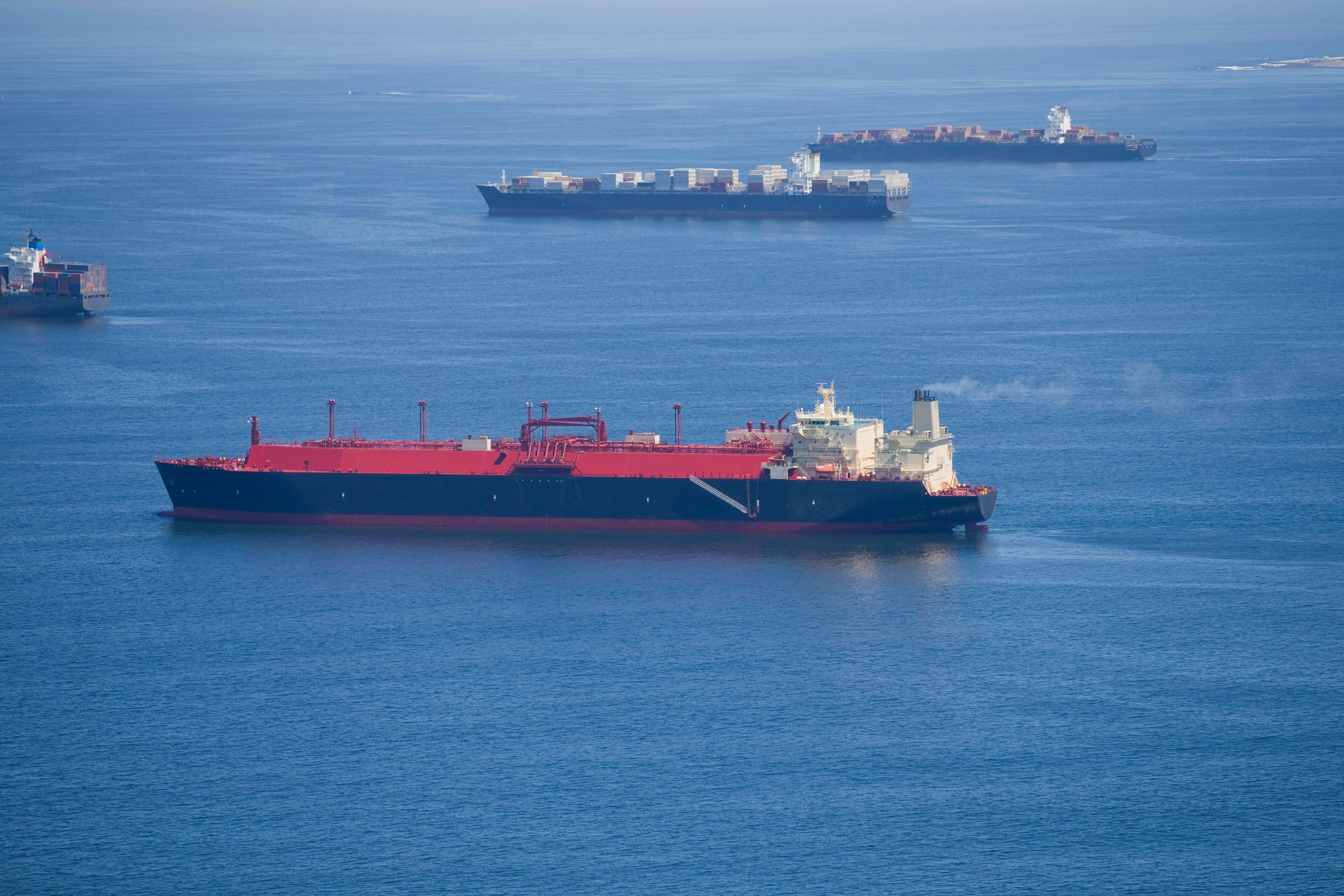 side-view-of-a-natural-gas-cargo-ships-travelling-2026-01-11-09-40-20-utc