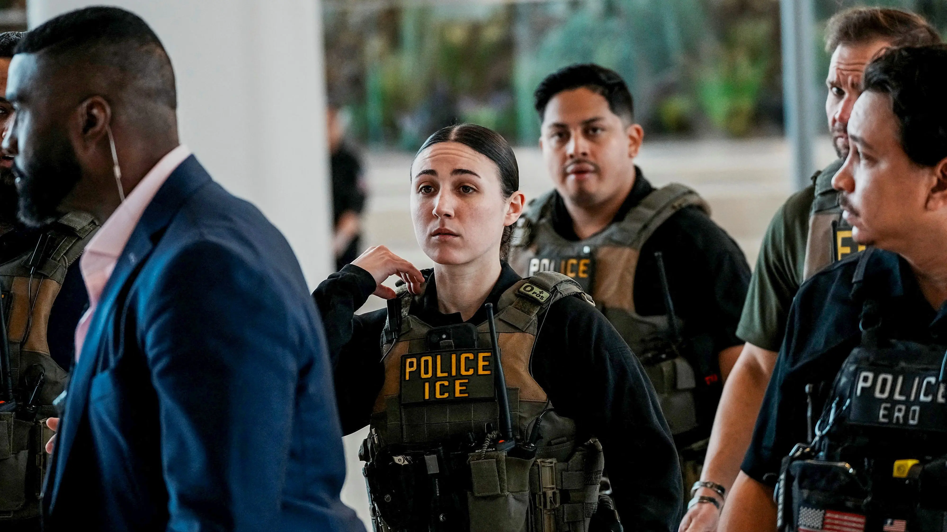 tsa-security-lines-at-laguardia-international-airport