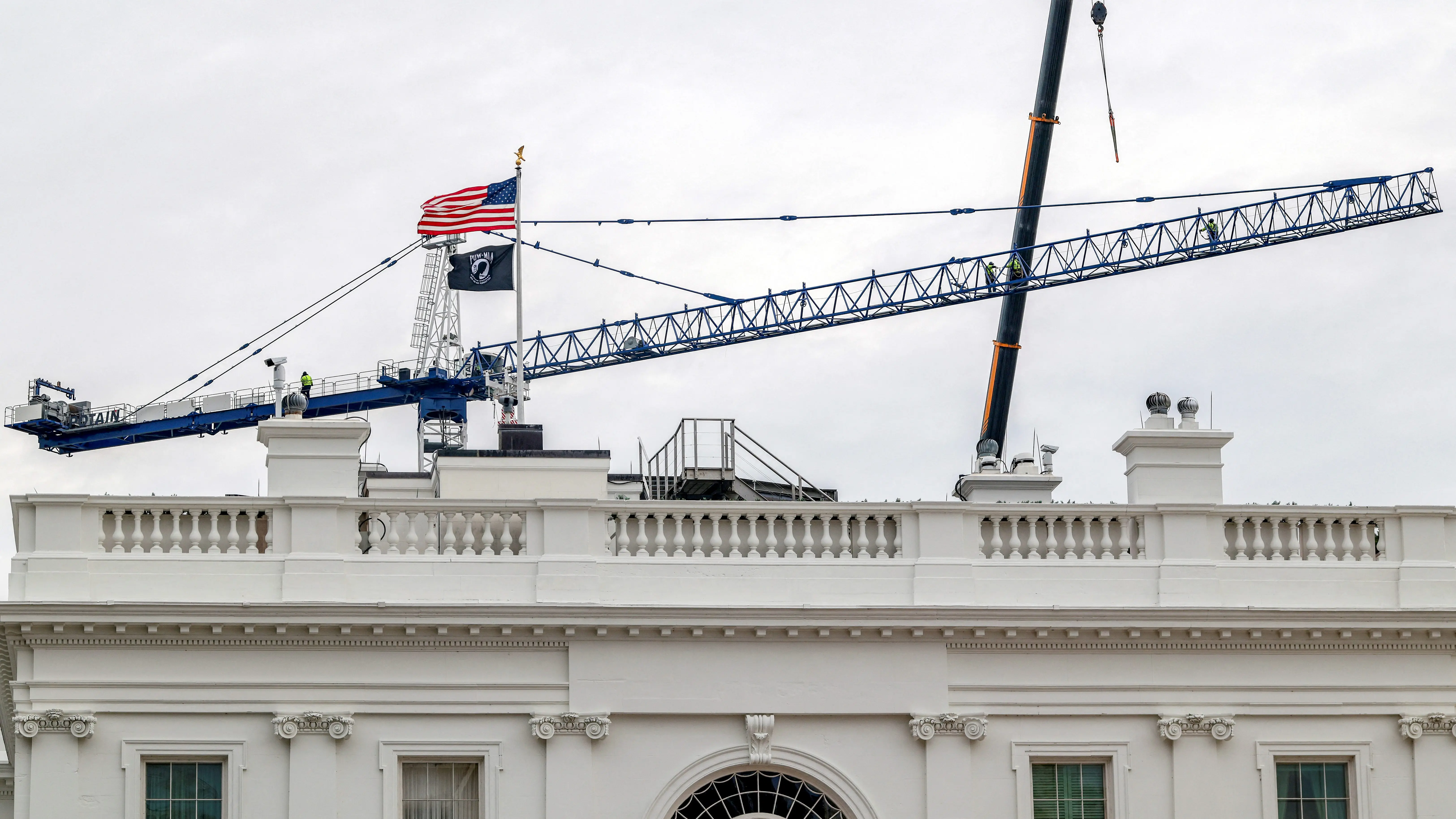 trumps-white-house-ballroom-under-construction-in-washington