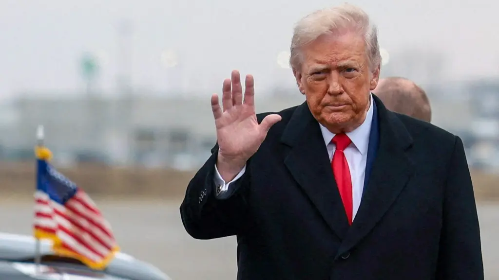u-s-president-donald-trump-arrives-at-detroit-metropolitan-wayne-county-airport-5