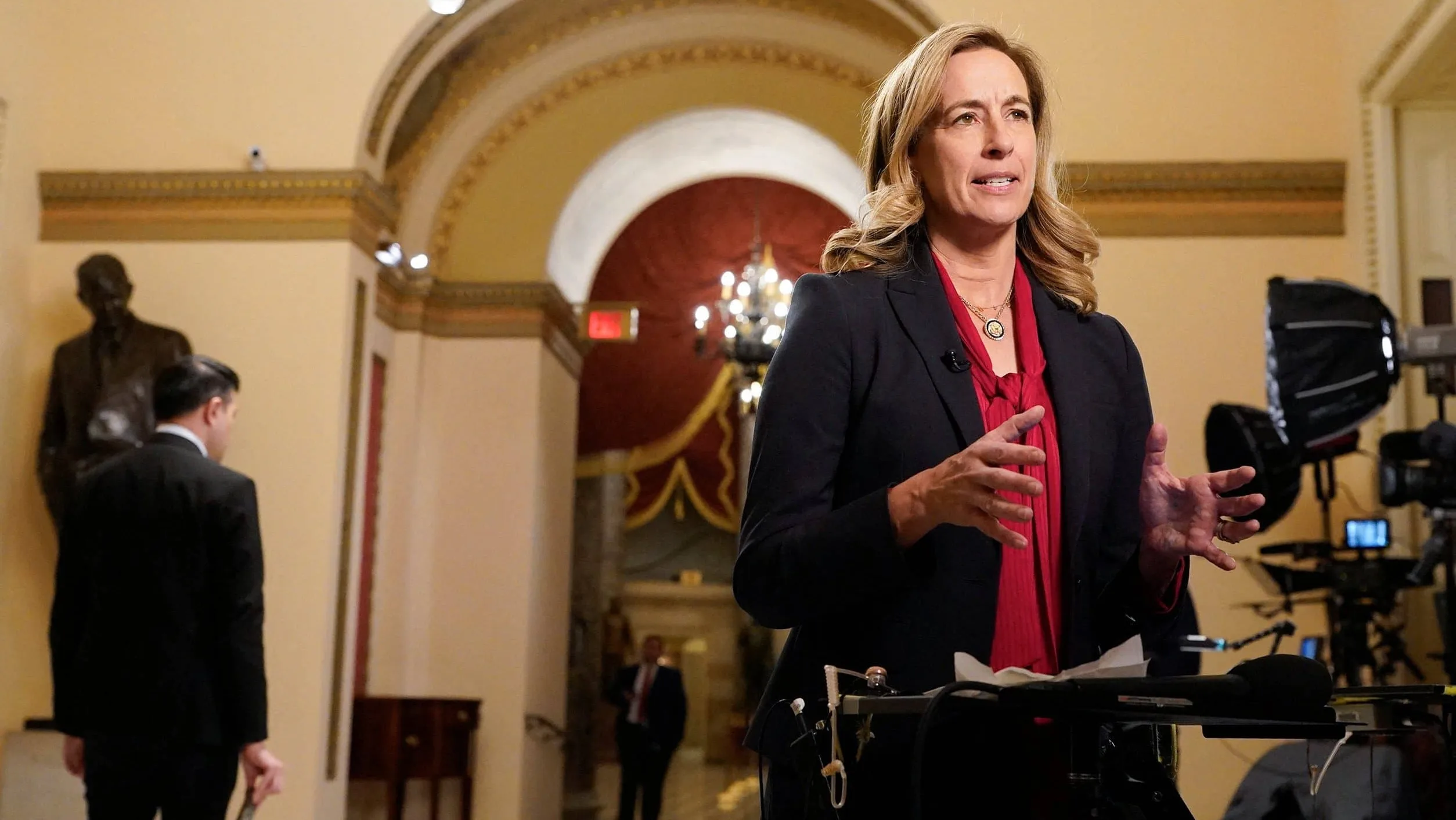 u-s-house-of-representatives-return-to-washington-for-vote-on-shutdown