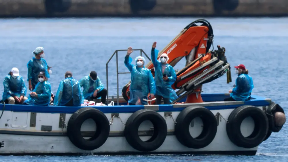 cruise-ship-mv-hondius-arrives-at-the-port-of-granadilla-de-abona-after-being-affected-by-a-hantavirus-outbreak-in-tenerife