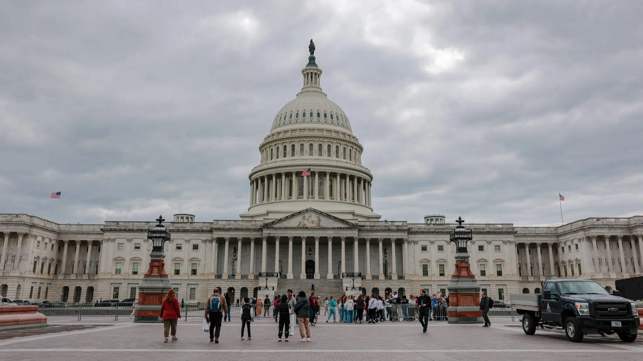 u-s-capitol-building-on-a-cloudy-day-in-washington