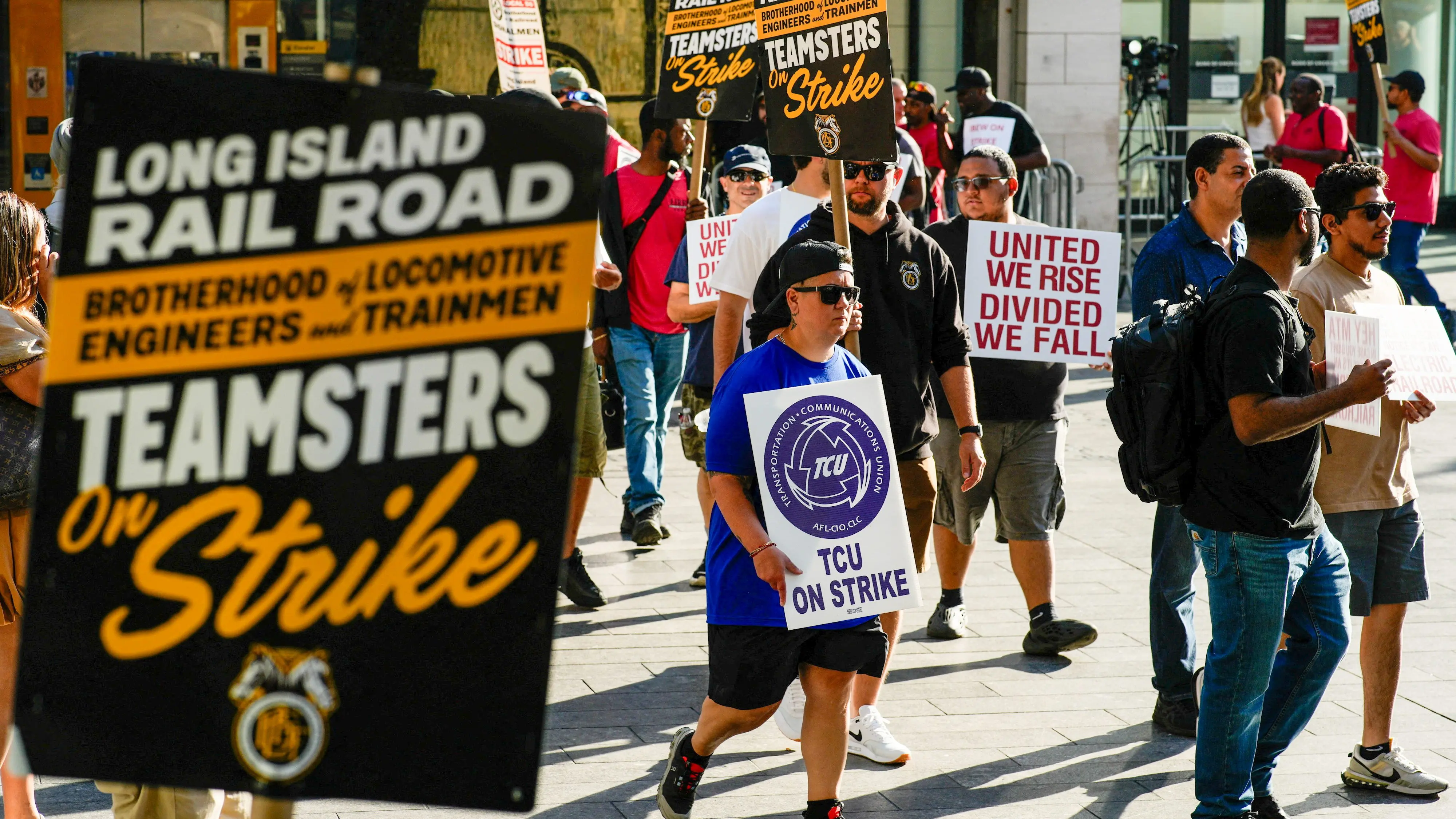 long-island-rail-road-strike-in-new-york