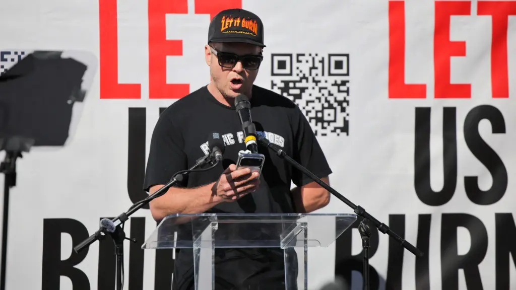 pacific-palisades-community-marks-one-year-since-devastating-wildfires-9