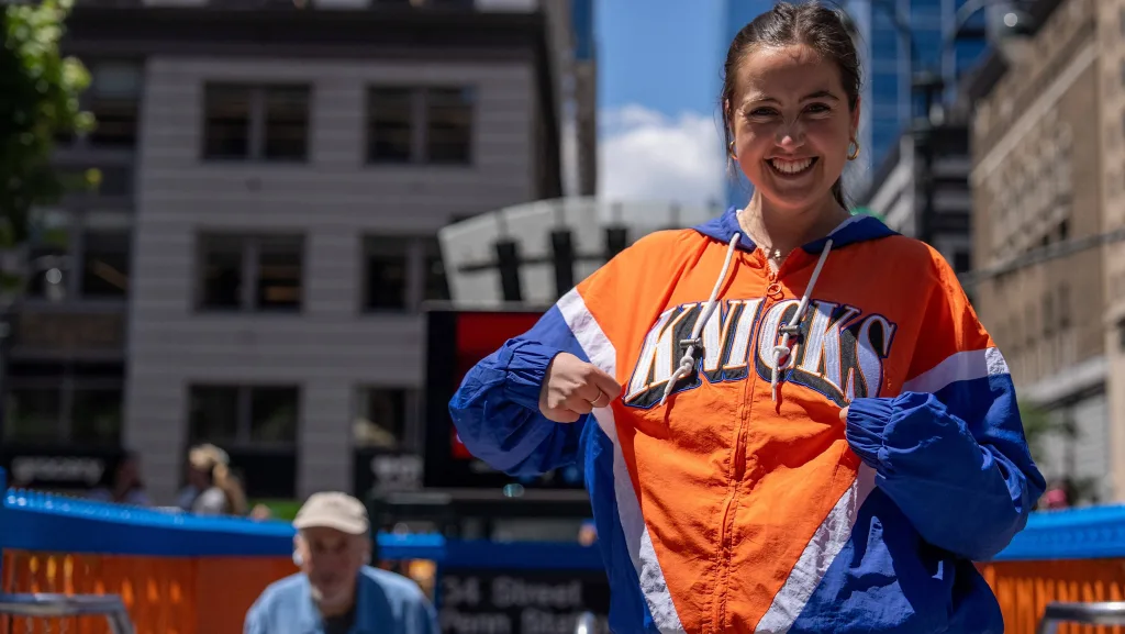34th-street-penn-station-painted-in-new-york-knicks-colors-for-nba-finals-2